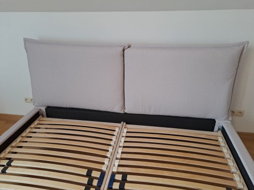 Łóżko tapicerowane Pillows