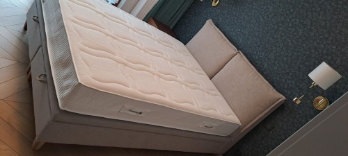 Łóżko tapicerowane Pillows