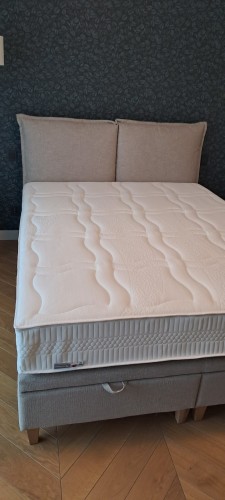 Łóżko tapicerowane Pillows