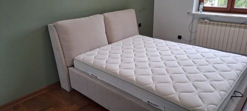 Łóżko tapicerowane Monaco z pojemnikiem lub bez