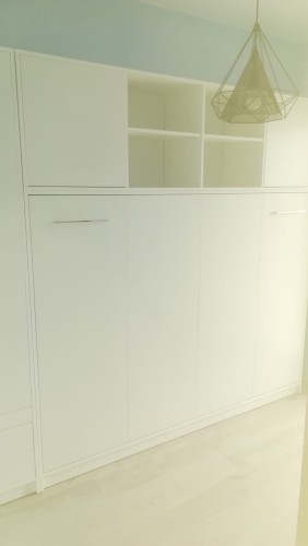 Półkotapczan poziomy BASIC 90x200 | 120x200 | 140x200 w białym połysku na frontach z szafami i nadstawką do wyboru