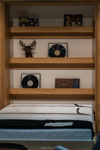 Półkotapczan pionowy New Elegance BASIC 90x200 | 120x200 | 140x200 w białym połysku na frontach z szafami do wyboru