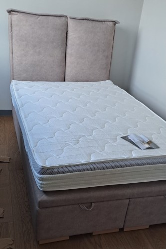 Łóżko tapicerowane Pillows