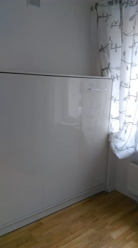 Półkotapczan/łóżko w szafie poziome BASIC 140x200 dwuosobowe Dąb Lancelot/czarny mat z dodatkowymi szafami i nadstawką