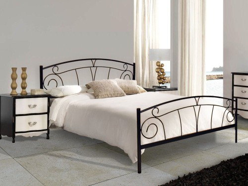 Łóżko metalowe Wanda ze stelażem