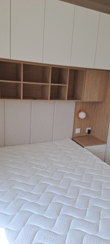 Podwieszany panel tapicerowany do korpusu wolnostojącego New Elegance SLEEP VARIA