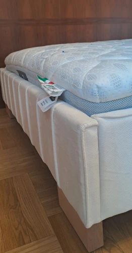 Łóżko tapicerowane Spira