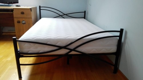 Łóżko metalowe Viola ze stelażem