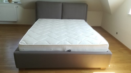 Łóżko tapicerowane Monaco z pojemnikiem lub bez