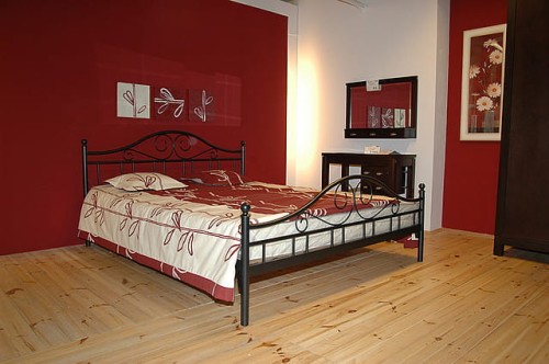 Łóżko metalowe Antic ze stelażem